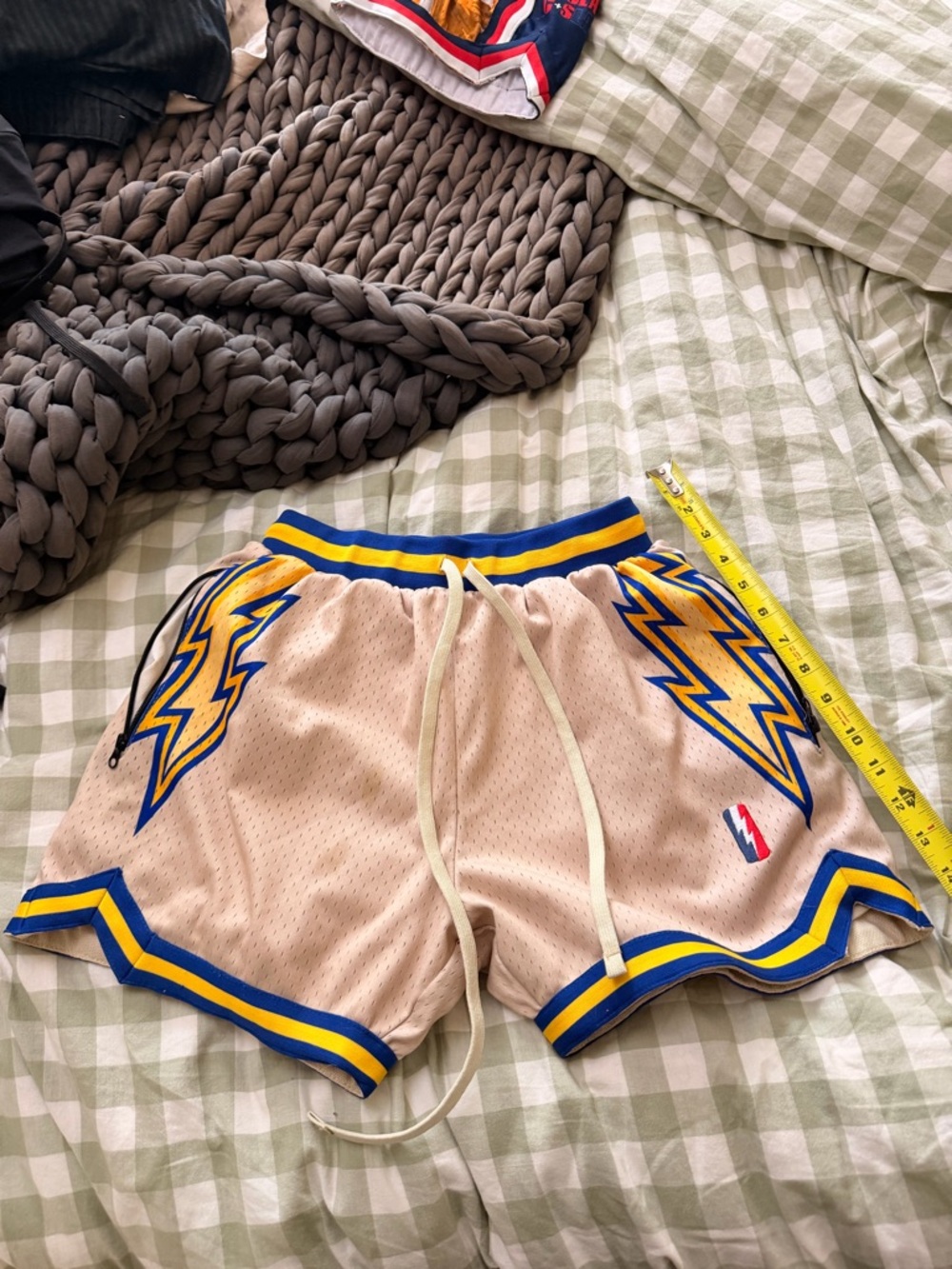 Collect and Select warriors swingman shorts - XS